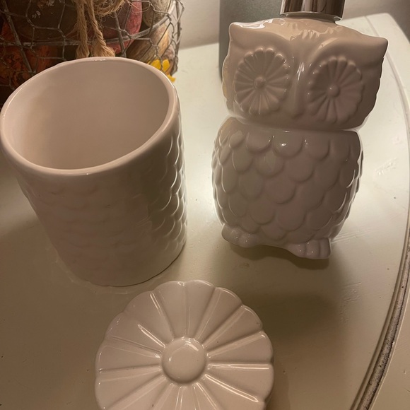 Adorable ceramic Owl Soap dispenser and covered cup - pure white - Picture 3 of 3